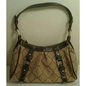THIS IS A VINTAGE BEAUTIFUL NINE WEST PURSE!! LIKE BRAND NEW!